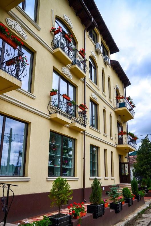 Hotel Coquette Maneciu ภายนอก รูปภาพ